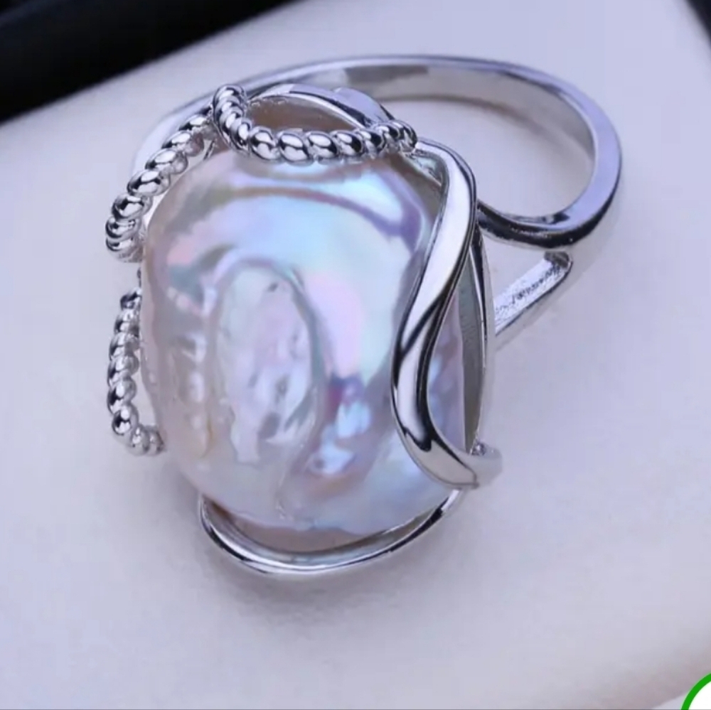 Chic Adjustable Freshwater Pearl Ring.